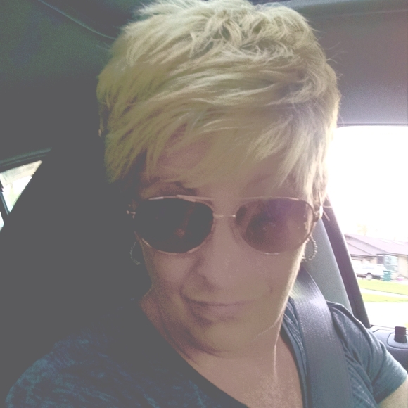 @blingbuzz❣️ POSH AMBASSADOR ❣️ - Picture 4 of 6